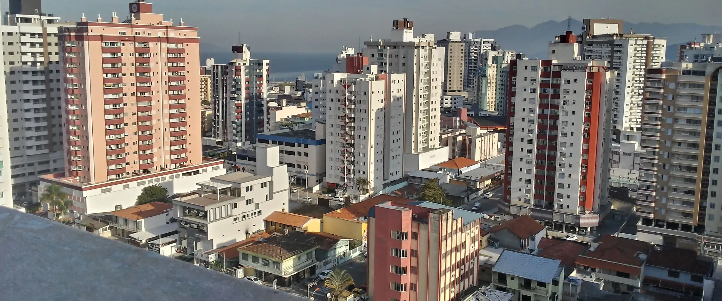 Prédios residenciais do bairro Kobrasol, em São José